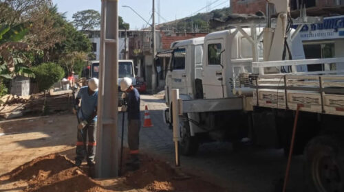Extensão de rede e iluminação pública no Município de Laranjal/MG